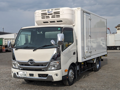 日野 小型 冷蔵冷凍バン 2RG-XZU710M (105679) 1枚目