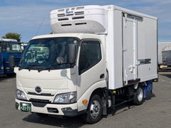 日野 小型 冷蔵冷凍バン 2WG-XZU606N (112961) 1枚目