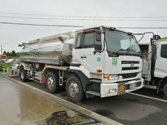 UDトラックス（日産） 大型 タンクローリー KL-CV27E (6208) 1枚目