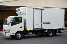 日野 小型 冷凍冷蔵バン 2RG-XZU712M (92680) 1枚目