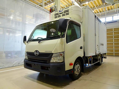 日野 小型 冷蔵冷凍バン TPG-XZU710M (111656) 1枚目