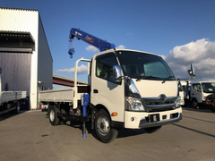日野 小型 平ボディ（クレーン付） 2KG-XZU710M (99305) 1枚目