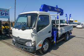 日野 小型 平ボディ（クレーン付） TKG-XZU645M (99837) 1枚目