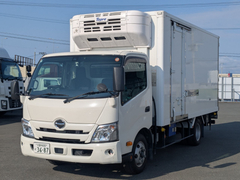 日野 小型 冷蔵冷凍バン 2RG-XZU712M (101713) 1枚目