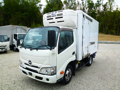 日野 小型 冷蔵冷凍バン 2RG-XZC605M (105428) 1枚目