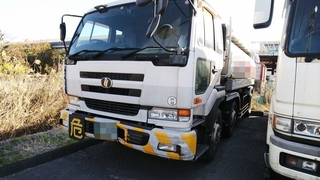 UDトラックス（日産） 大型 タンクローリー KL-CV27E (5482) 1枚目