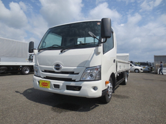 日野 小型 平ボディ 2RG-XZU710M (109816) 1枚目