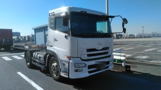 UDトラックス（日産） 大型 トラクタ ADG-GK4XAB (2705) 1枚目