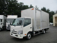 日野 小型 バン 2RG-XZU710M (11704) 1枚目
