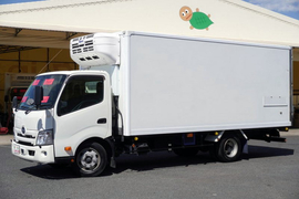 日野 小型 冷蔵冷凍バン 2RG-XZU722M (107422) 1枚目