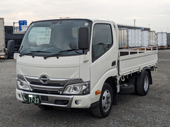 日野 小型 平ボディ 2RG-XZU605M (109136) 1枚目