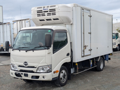 日野 小型 冷蔵冷凍バン 2RG-XZU655M (110459) 1枚目