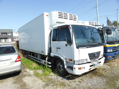 UDトラックス（日産） 小型 冷蔵冷凍バン PB-MK37B (2852) 1枚目