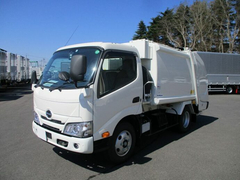日野 小型 塵芥車（プレス式） 2RG-XZU605X (9574) 1枚目