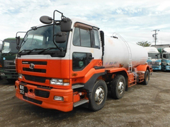 Nissan UD Large Tank truck KL-CV48E (21226) 1枚目