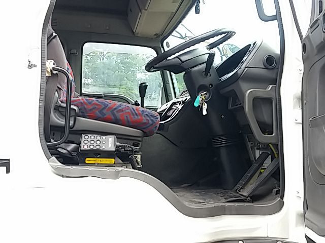 いすゞ ギガ 大型 トラクタ PJ-EXD52D6(11542) 6枚目