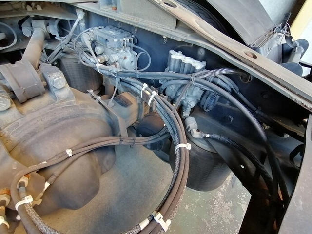 UDトラックス（日産） クオン 大型 トラクタ AKG-GK4XAB(5652) 9枚目