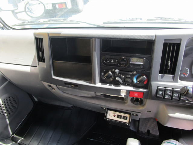 いすゞ エルフ 小型 バン TRG-NJR85AN(109067) 26枚目