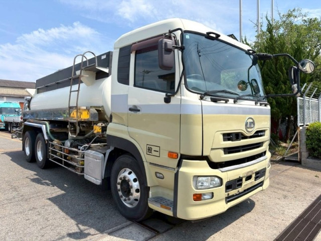 UDトラックス（日産） クオン 大型 タンクローリー LGK-CD5YL(112391) 2枚目
