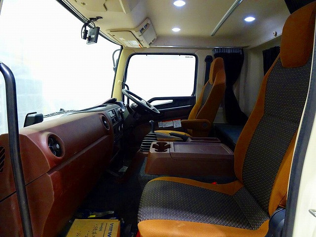 日野 レンジャー 中型 冷蔵冷凍バン 2KG-FD2ABG(84331) 9枚目