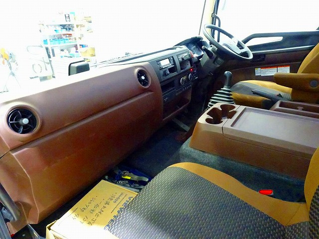 日野 レンジャー 中型 冷蔵冷凍バン 2KG-FD2ABG(84331) 8枚目