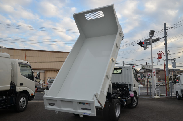 三菱ふそう キャンター 小型 土砂ダンプ 2RG-FBA60(108701) 6枚目