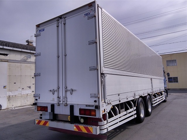 UDトラックス（日産） クオン 大型 ウィング QKG-CD5ZA(8952) 6枚目