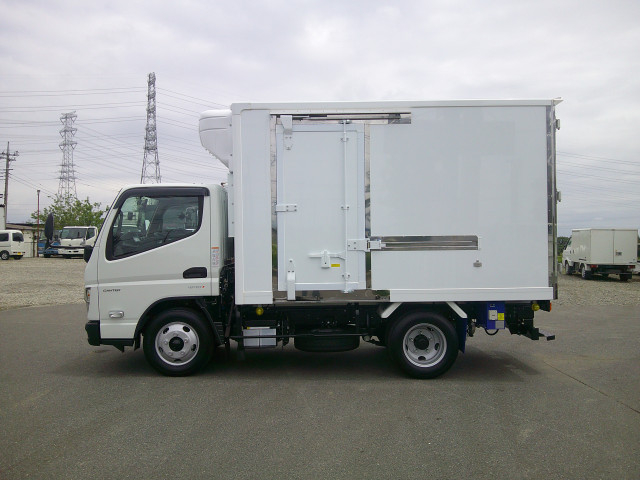 三菱ふそう キャンター 小型 冷蔵冷凍バン 2RG-FBAVO(108486) 8枚目