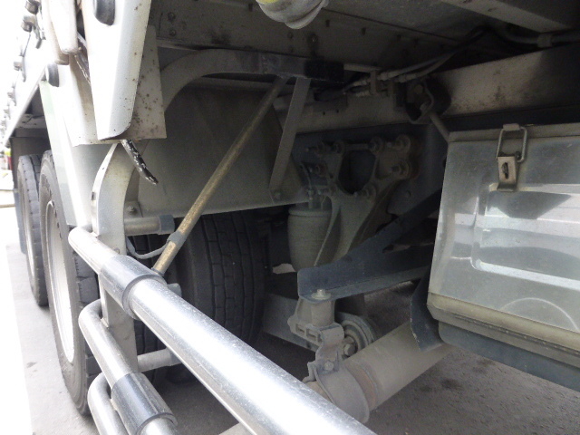 UDトラックス（日産） クオン 大型 ウィング KL-CG48R(3042) 11枚目