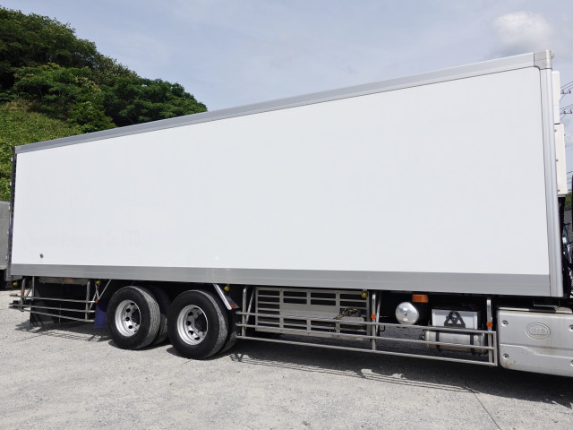 UDトラックス（日産） クオン 大型 冷蔵冷凍バン 2PG-CD5BA(105765) 8枚目