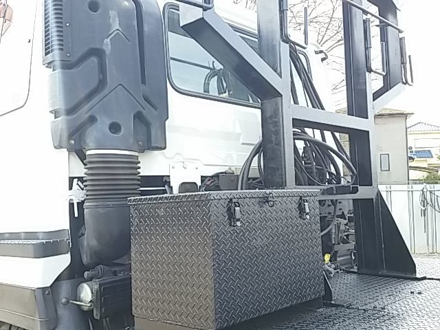 UDトラックス（日産） ビッグサム 大型 トラクタ KL-CW632GHT(8803) 18枚目