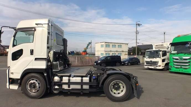 いすゞ ギガ 大型 トラクタ QKG-EXD52BD(37351) 8枚目