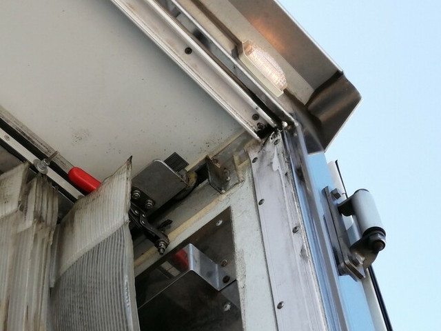 UDトラックス（日産） コンドル 中型 冷蔵冷凍バン SKG-MK38L(5583) 14枚目