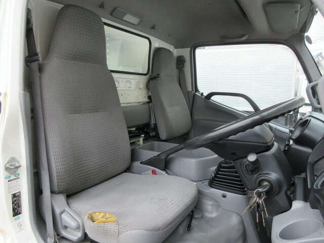 日野 デュトロ 小型 バン TKG-XZC655M(6604) 33枚目