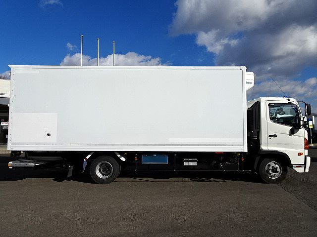 日野 レンジャー 中型 冷蔵冷凍バン TKG-FC9JKAA(55805) 6枚目