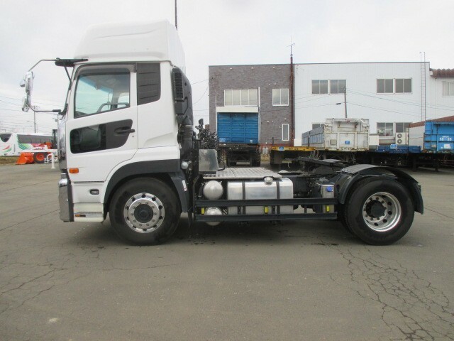 UDトラックス（日産） クオン 大型 トラクタ QKG-GK6XAD(7774) 5枚目