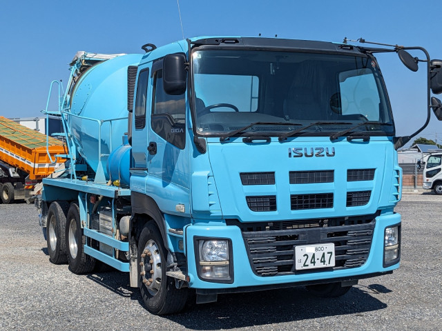 いすゞ ギガ 大型 ミキサー車 QKG-CXZ77AT(111490) 2枚目