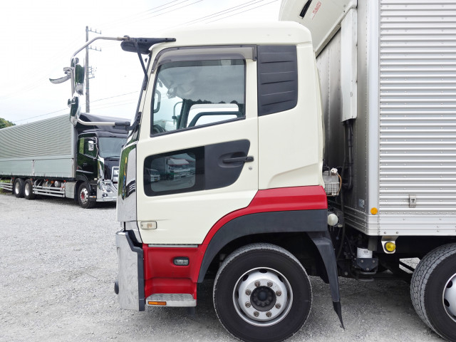UDトラックス（日産） クオン 大型 冷蔵冷凍バン 2PG-CG5CA(109470) 11枚目