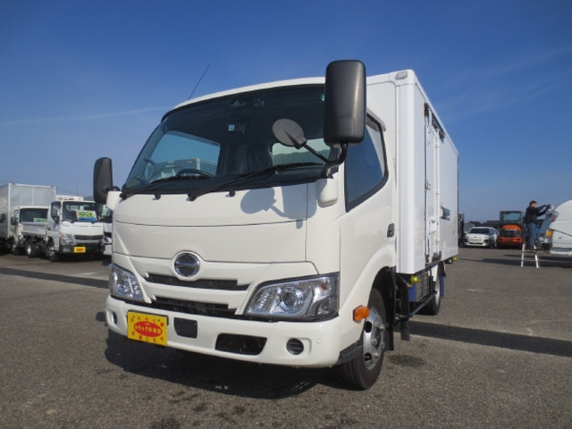 日野 デュトロ 小型 冷蔵冷凍バン 2RG-XZU645M(102490) 1枚目