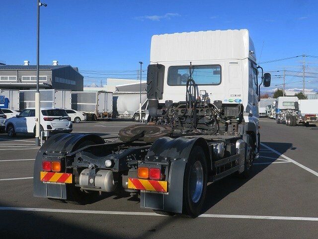 UDトラックス（日産） クオン 大型 トラクタ QPG-GK5XAE(27510) 3枚目