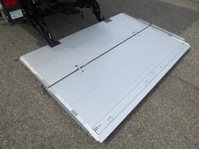 日野 レンジャー 中型 冷蔵冷凍バン 2KG-FD2ABG(104701) 13枚目