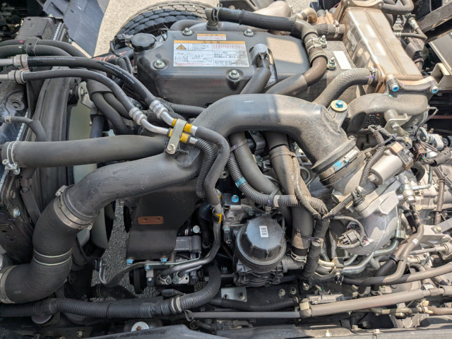 UDトラックス（日産） クオン 中型 バン 2RG-BRR90T4(110905) 39枚目