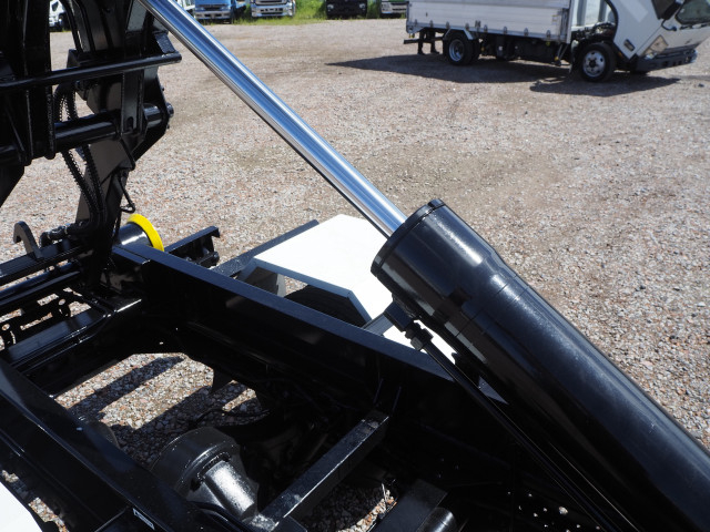 いすゞ エルフ 小型 コンテナ専用車 BDG-NKR85N(111618) 21枚目