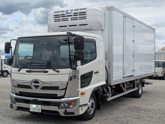 日野 レンジャー 小型 冷蔵冷凍バン 2KG-FD2ABG(110870) 1枚目