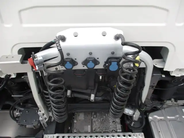 ボルボ 大型 トラクタ 2PG-4S2TDA1(106693) 27枚目