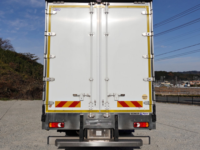 UDトラックス（日産） クオン 大型 冷蔵冷凍バン 2PG-CG5CA(97799) 11枚目