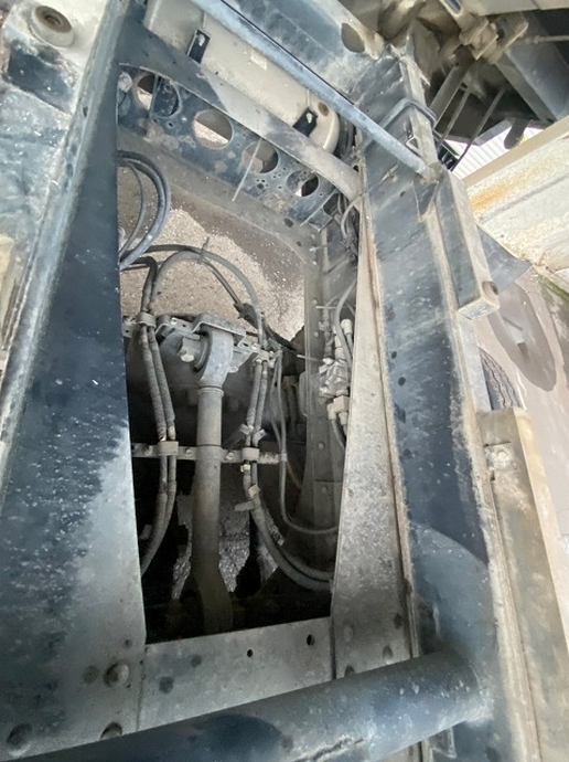いすゞ ギガ 大型 土砂ダンプ QKG-CXZ77AT(25640) 9枚目