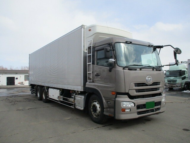 UDトラックス（日産） クオン 大型 冷蔵冷凍バン QKG-CD5ZA(9276) 3枚目