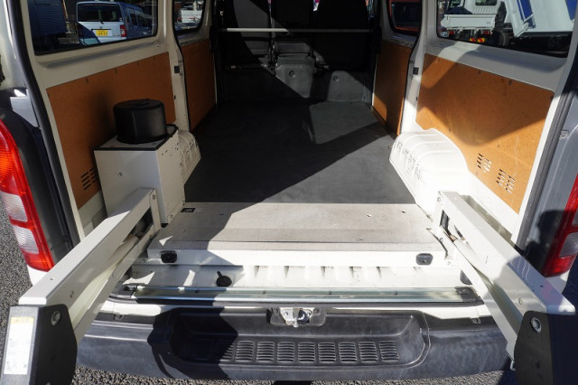 トヨタ ハイエース 小型 Translation missing: ja.item.body_keijou_enum.body_keijou_light_van CBF-TRH200V(98652) 16枚目