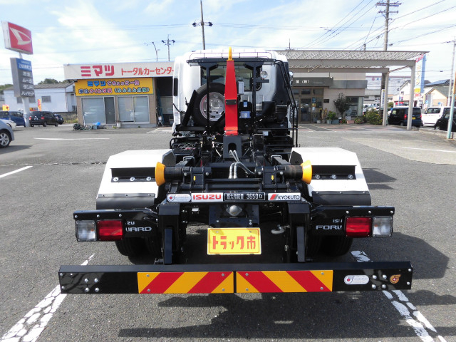 いすゞ フォワード 中型 コンテナ専用車 2RG-FRR90S4(113381) 9枚目